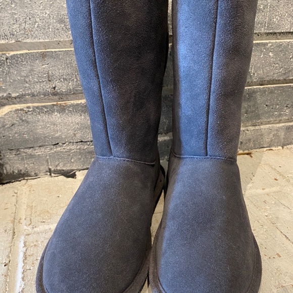 Bearpaw Phyllis Boots - Picture 2 of 3